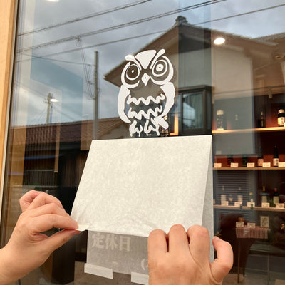 店舗の入り口に「ふくろう」君も登場！